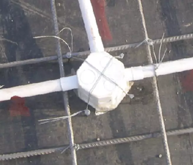 線盒固定、鎖扣連接